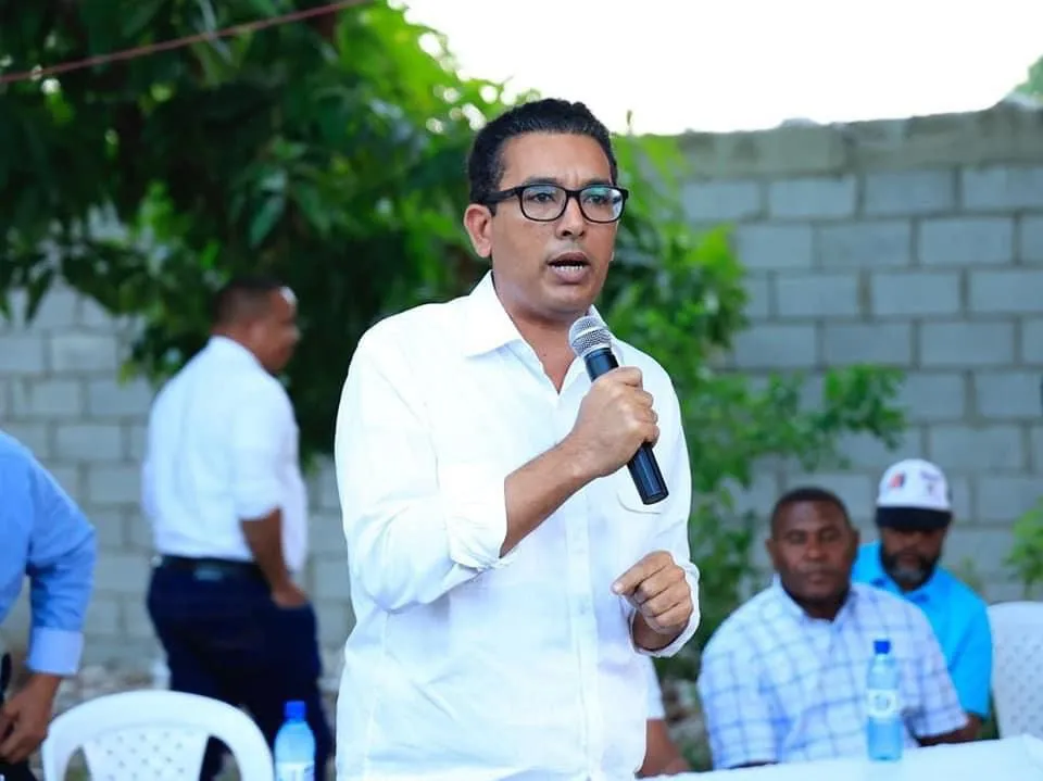 Guillermo Lama, domina ampliamente segun las encuestas